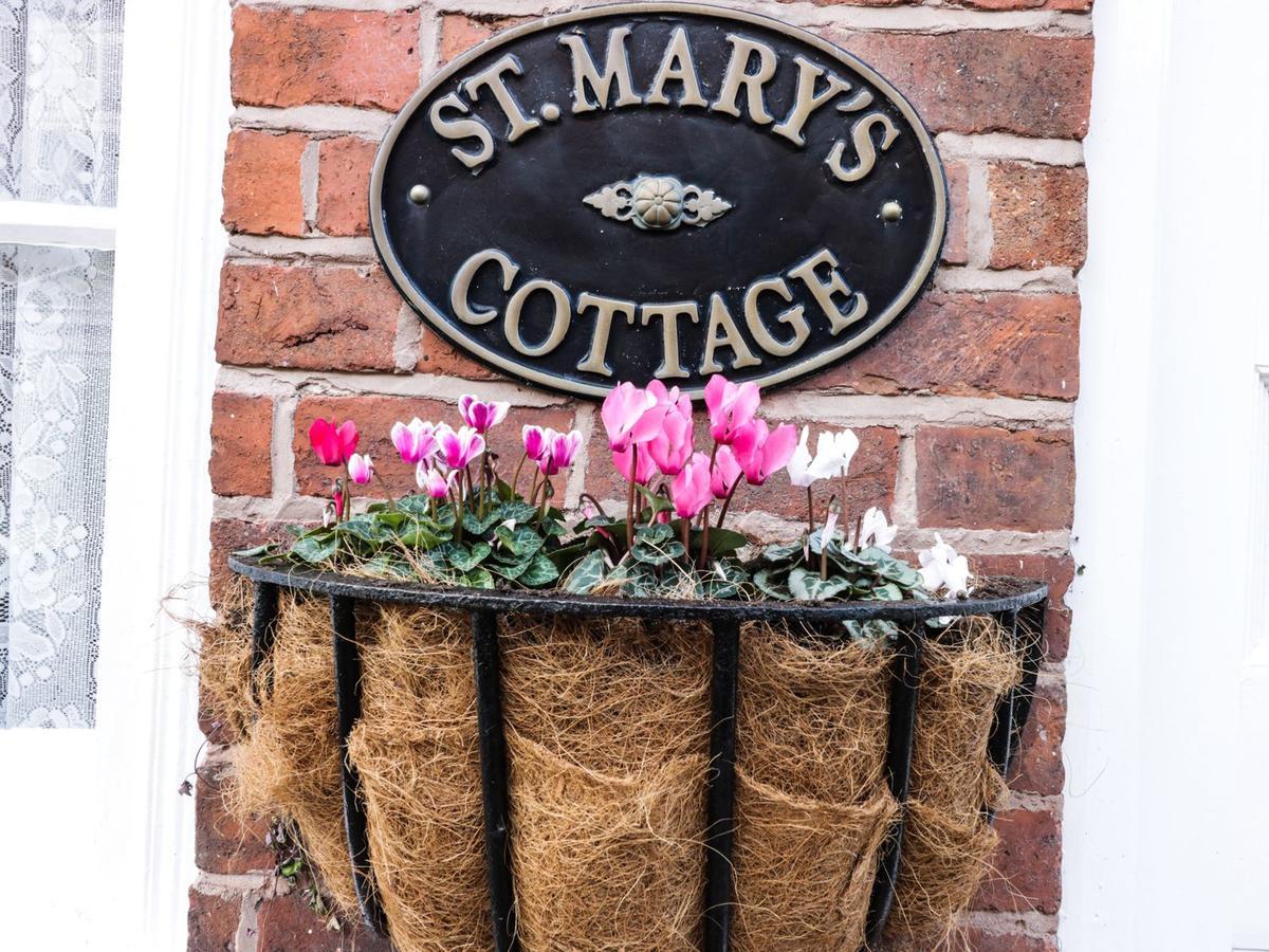 St Mary'S Cottage สการ์โบโรห์ ภายนอก รูปภาพ
